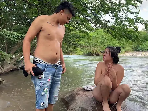 Karolaysexy's cock-squeezing snatch gets wrecked by a gigantic Latino lollipop in the open air