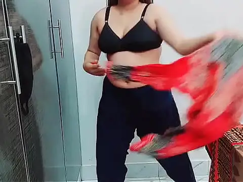 Sobia Nasir unwraps down and flaunts her kinks in a bare Pakistani dance